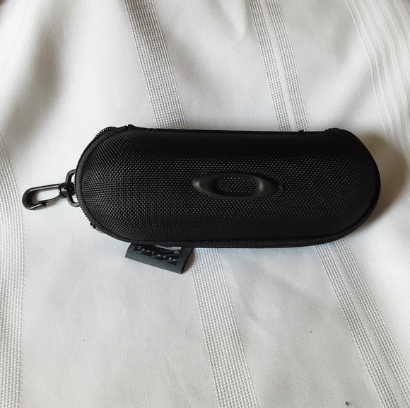 NEW Oakley Zip Case - Picture 1 of 8